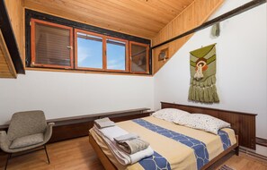 5 bedrooms, free WiFi, bed sheets