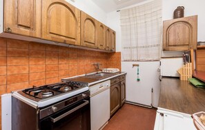 Kühlschrank, Herdplatte, Geschirrspüler