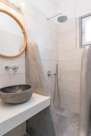 Shower, free toiletries, hair dryer, towels - Artemoula's Studios (Mykonos)