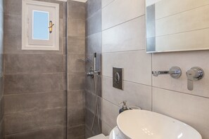 Dusche im Bad