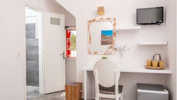 Classic Triple Room | Peti besi dalam bilik, seterika/papan seterika, Wi-fi percuma