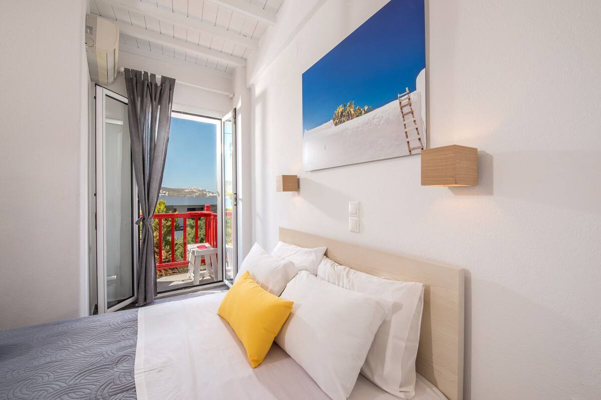 Double Room, Sea View | In-room safe, iron/ironing board (on request), WiFi (free), bed sheets