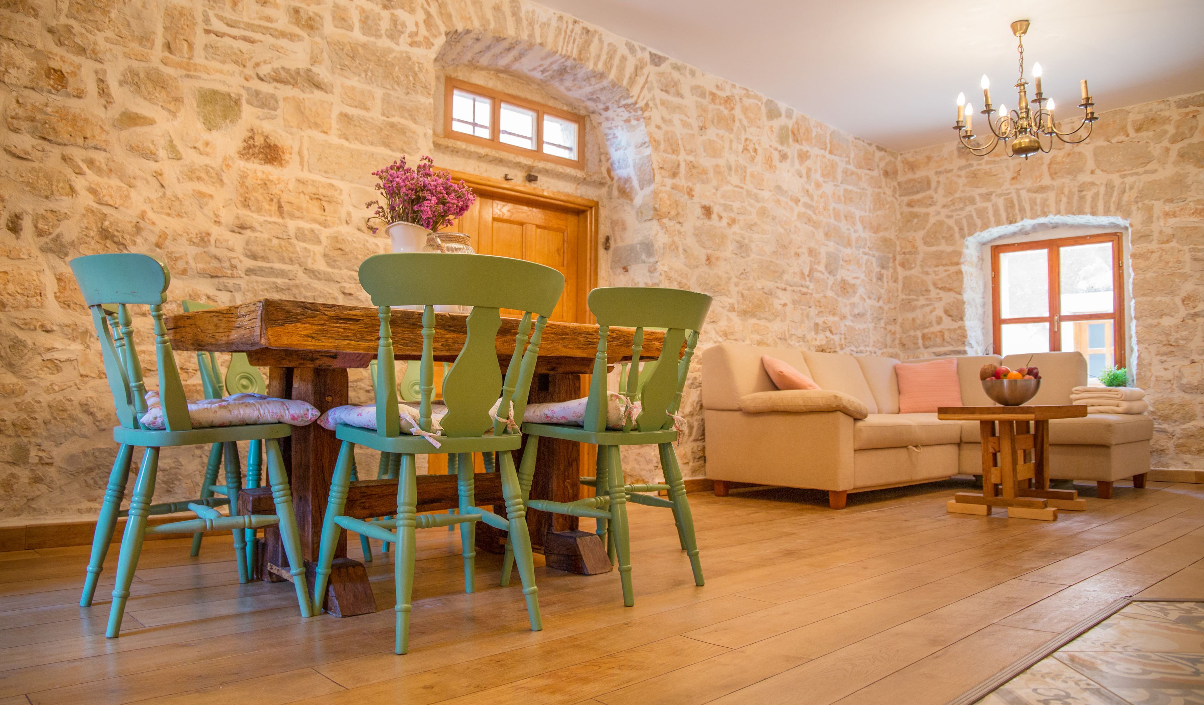 تناول الطعام داخل الغرفة