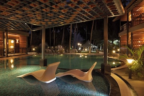 Outdoor pool, sun loungers