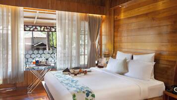 Deluxe Room, 1 Bedroom | 1 bedroom, premium bedding, minibar, in-room safe