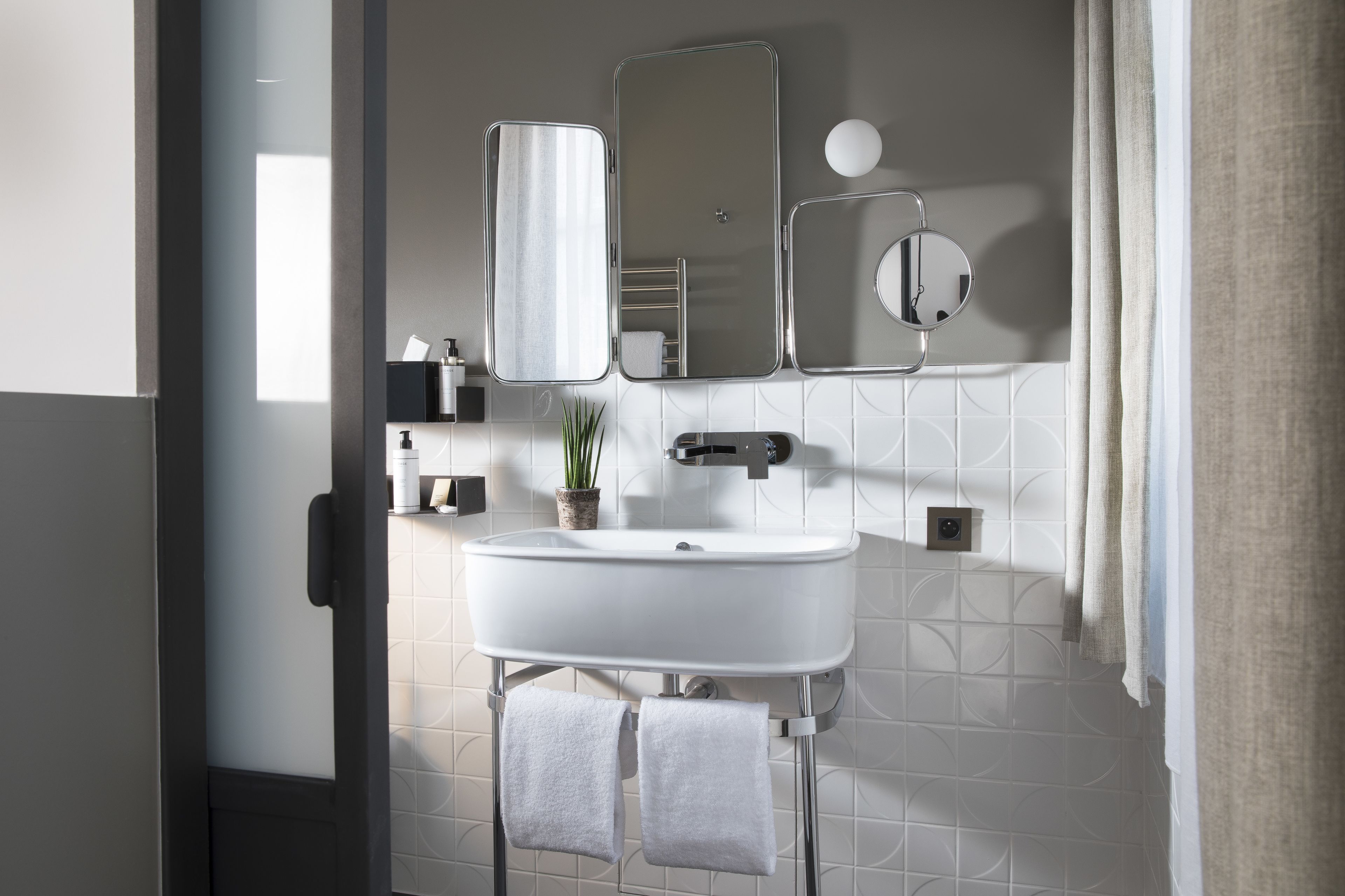 superior room | bathroom | free toiletries, hair dryer, slippers, towels