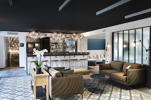 Lobby lounge