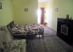 ห้องแฟมิลี่ | 1 ห้องนอน, เครื่องนอนระดับพรีเมียม, โต๊ะทำงาน, เตารีด/โต๊ะรีดผ้า