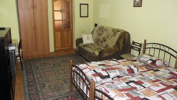 Habitación familiar | 1 habitación, ropa de cama de alta calidad y escritorio