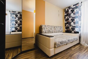 Appartement Confort, 2 chambres, cuisine | 2 chambres, ameublement personnalisé, bureau, rideaux occultants