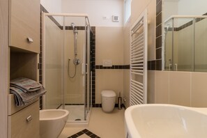 Apartment, 1 Schlafzimmer, Balkon | Badezimmer