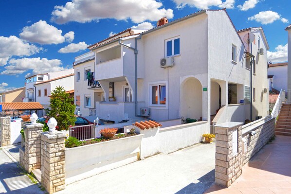 Exterior - Holiday apartment mit Klimaanlage und Terrasse (Pula)