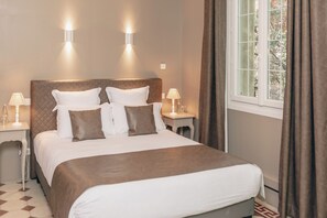 Deluxe Double Room | 1 bedroom, premium bedding, desk, soundproofing - Auberge de la Treille (Avignon)