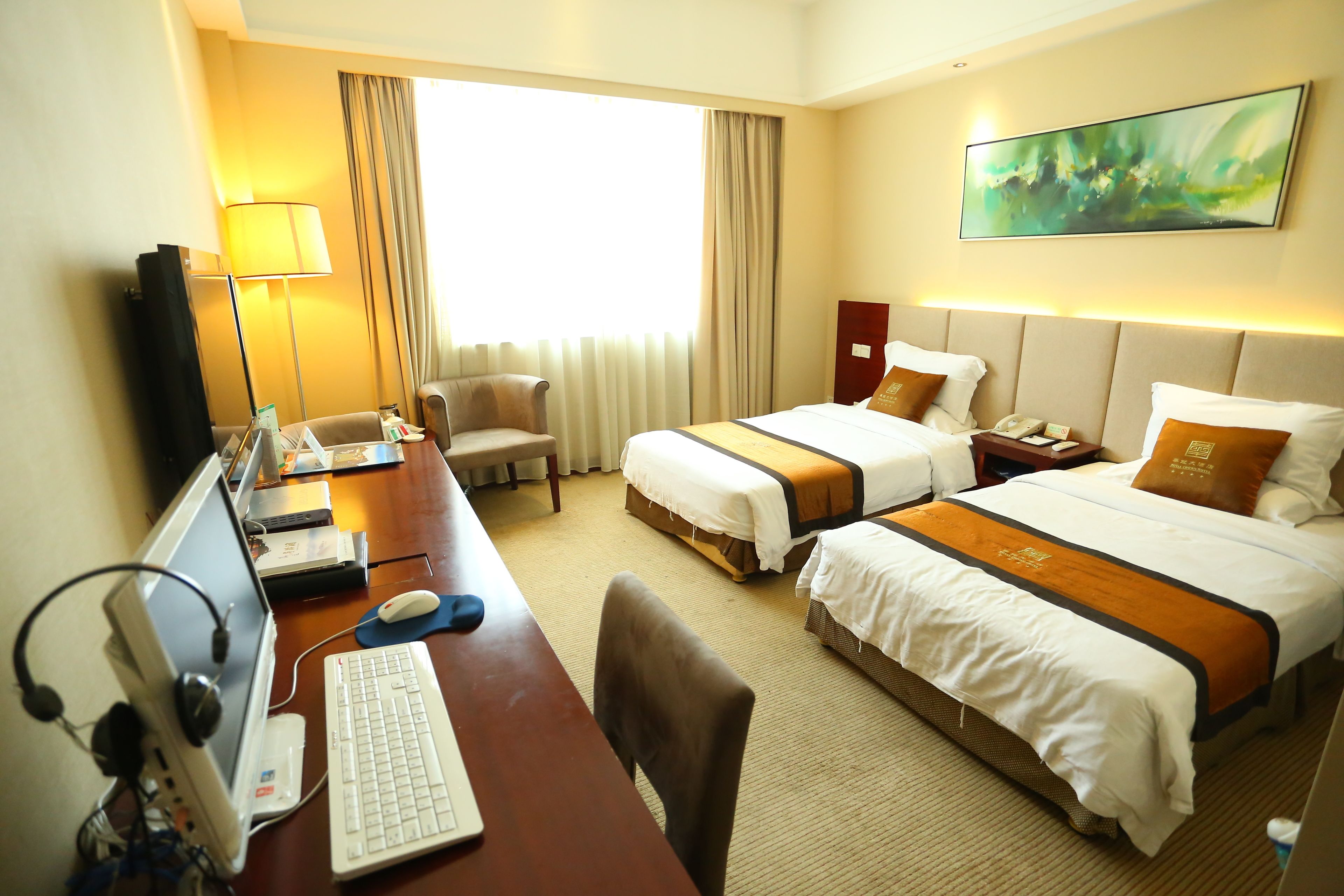 Habitación Deluxe | Minibar, escritorio, cortinas opacas y tabla de planchar con plancha