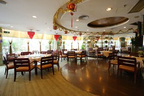 Se ofrece un desayuno a la carta todos los días (por un coste adicional)