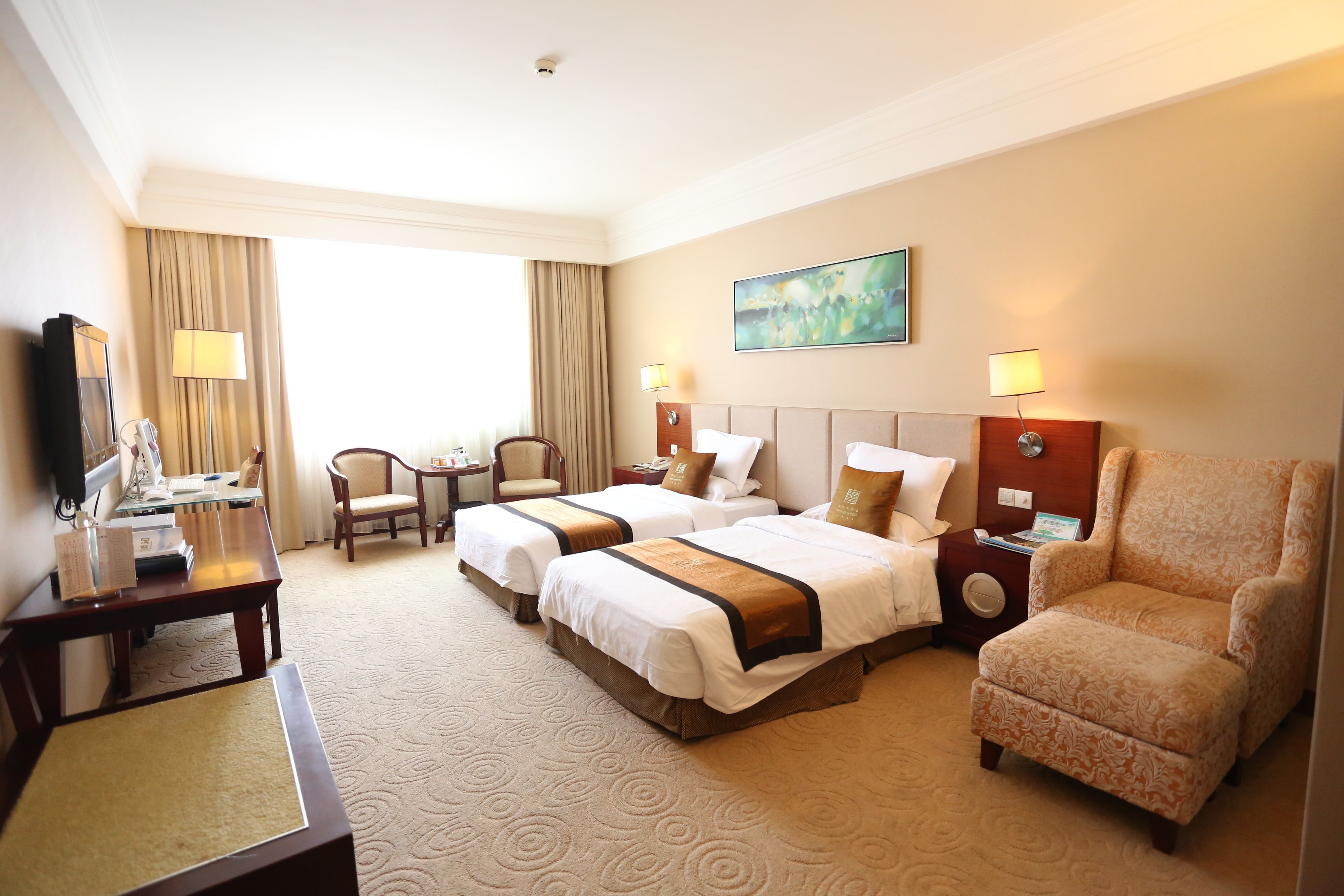 Habitación estándar | Minibar, escritorio, cortinas opacas y tabla de planchar con plancha