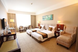 Habitación estándar | Minibar, escritorio, cortinas opacas y tabla de planchar con plancha