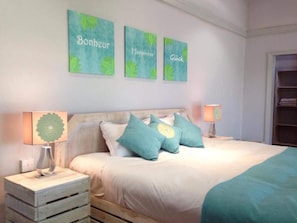 Habitación doble superior, vista al jardín | Minibar, caja de seguridad en la habitación, insonorización y cunas 