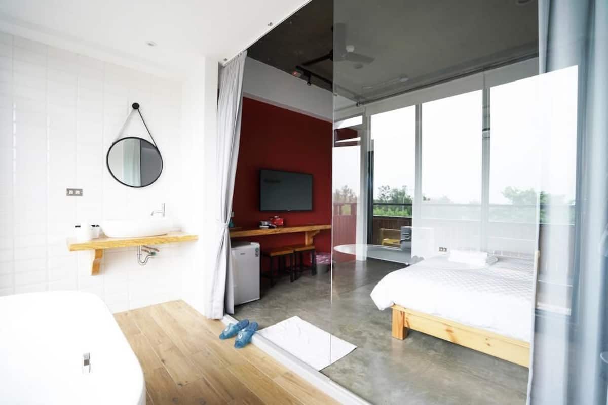 Double Room, Bathtub | Premium bedding, desk, blackout drapes, soundproofing