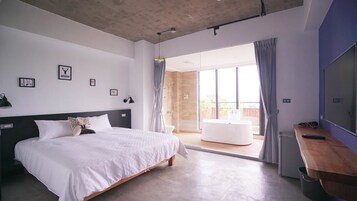 Double Room, Bathtub, Sea View | Premium bedding, desk, blackout drapes, soundproofing