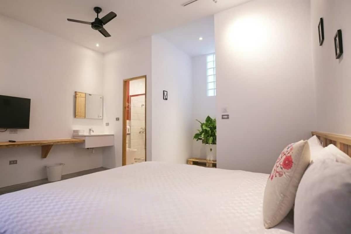 Double Room, Balcony | Premium bedding, desk, blackout drapes, soundproofing