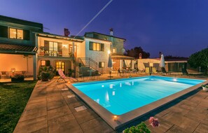 Pool - Awesome home in Svetvincenat (Svetvincenat)
