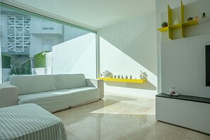 Comfort Villa, 3 Bedrooms, Private Pool | Living area