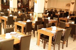 Breakfast, lunch, dinner served; international cuisine  - Armir Palace (Kemer)