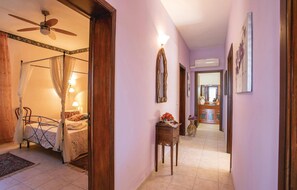 3 bedrooms, travel cot, free WiFi, bed sheets