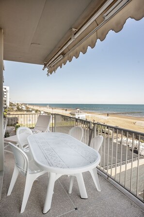 Classic Apartment, 3 Bedrooms, Kitchen, Beachfront | Balcony - Helvezia (Jesolo)