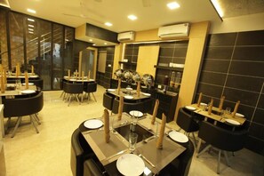 Restaurant - Grand Cascade (Chennai)