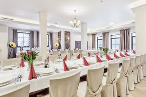 Breakfast, lunch, dinner and brunch served - Modrzewiowy Dwor (Gliwice)