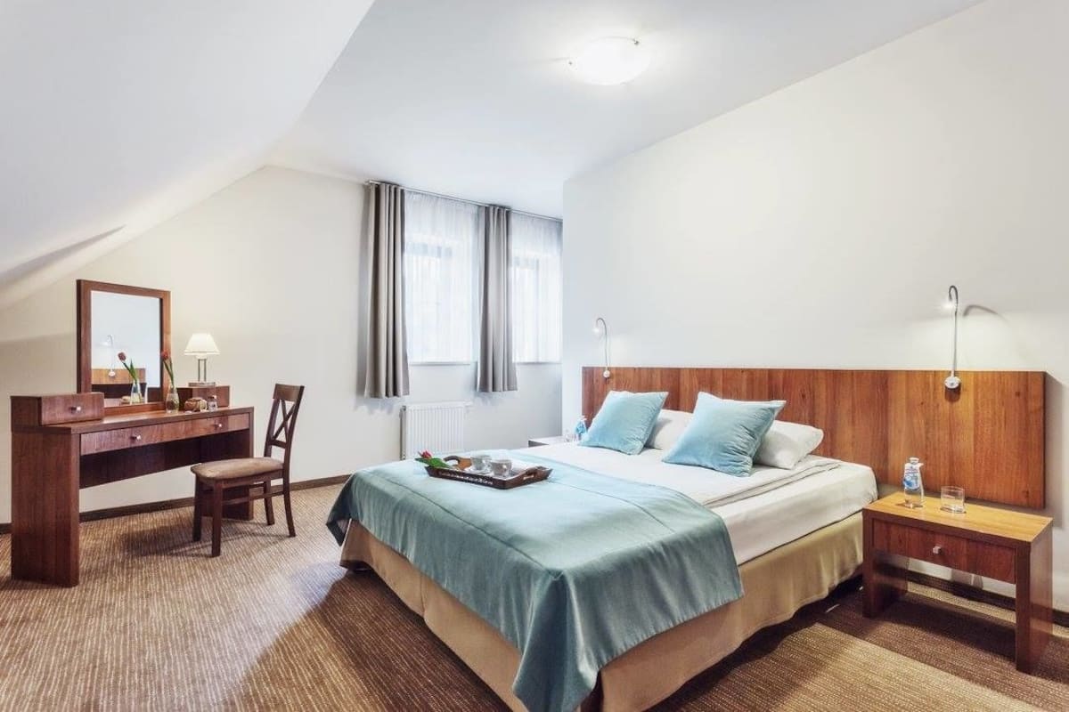 Comfort tweepersoonskamer, 1 tweepersoonsbed | Een bureau, geluiddichte muren, een strijkplank/strijkijzer, gratis wifi