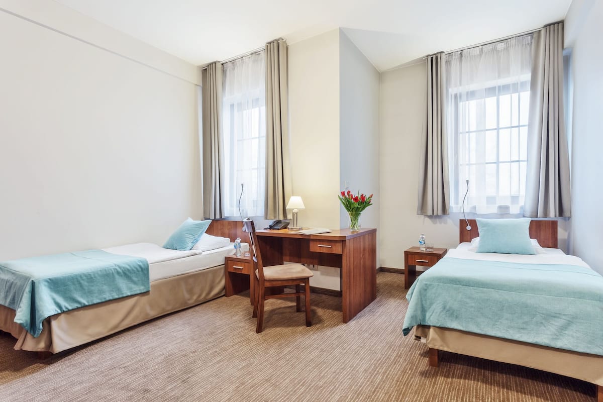Comfort Twin kamer, 2 eenpersoonsbedden | Een bureau, geluiddichte muren, een strijkplank/strijkijzer, gratis wifi
