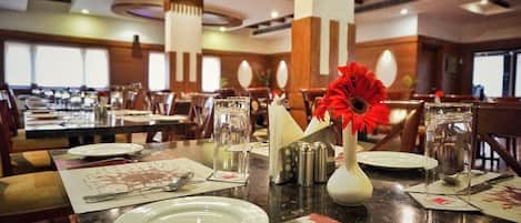 Free daily cooked-to-order breakfast