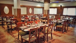 Free daily cooked-to-order breakfast - Keshav Clarks Inn (Gadag-Betageri)
