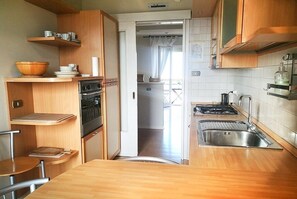 Apartment, 3 Schlafzimmer | Eigene Küche | Großer Kühlschrank, Herdplatte, Kochgeschirr/Geschirr/Besteck