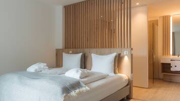 Habitación básica doble, 1 cama King size | 1 habitación, ropa de cama hipoalergénica, minibar y wifi gratis