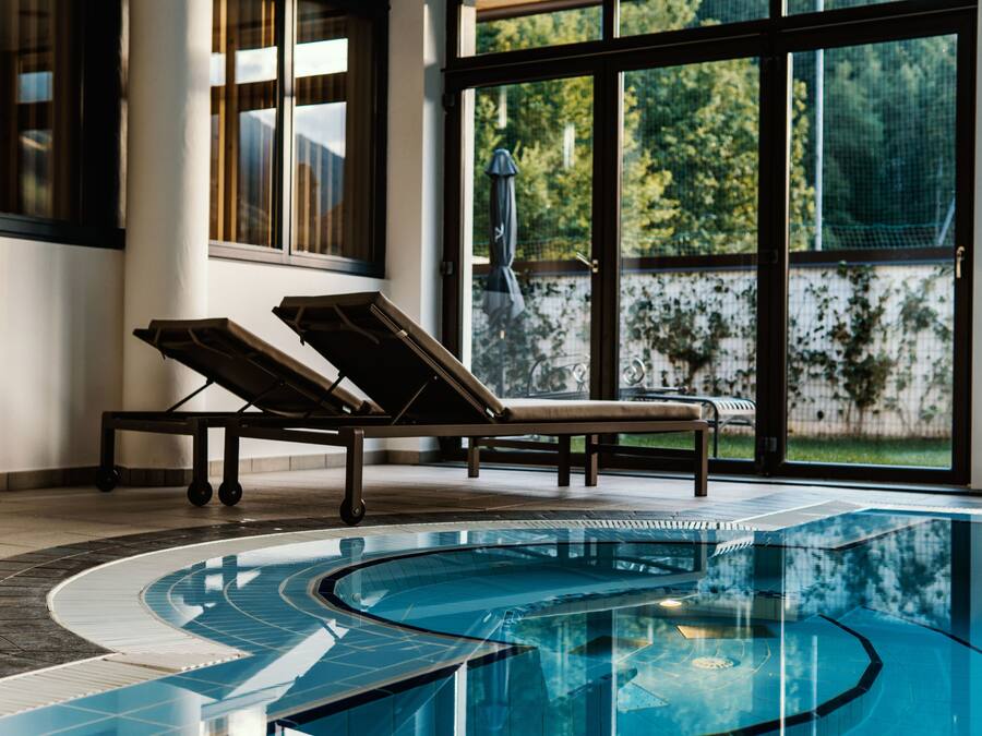 Indoor pool, sun loungers
