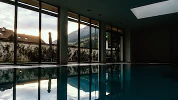 Indoor pool, sun loungers