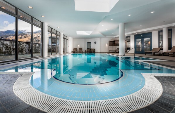 Indoor pool, sun loungers