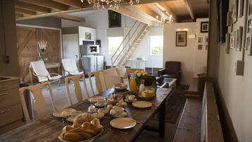 Daily continental breakfast (EUR 10 per person)