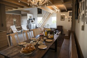 Daily continental breakfast for a fee - B&B Logeren bij van Heeren (Made)