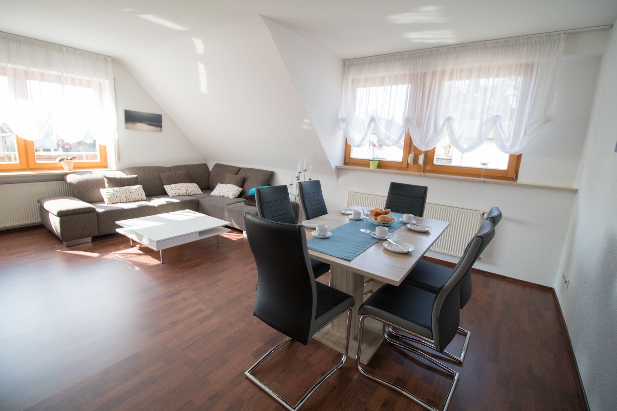 Apartemen, 2 kamar tidur, balkon | Ruang keluarga | TV layar datar dan konsol video game