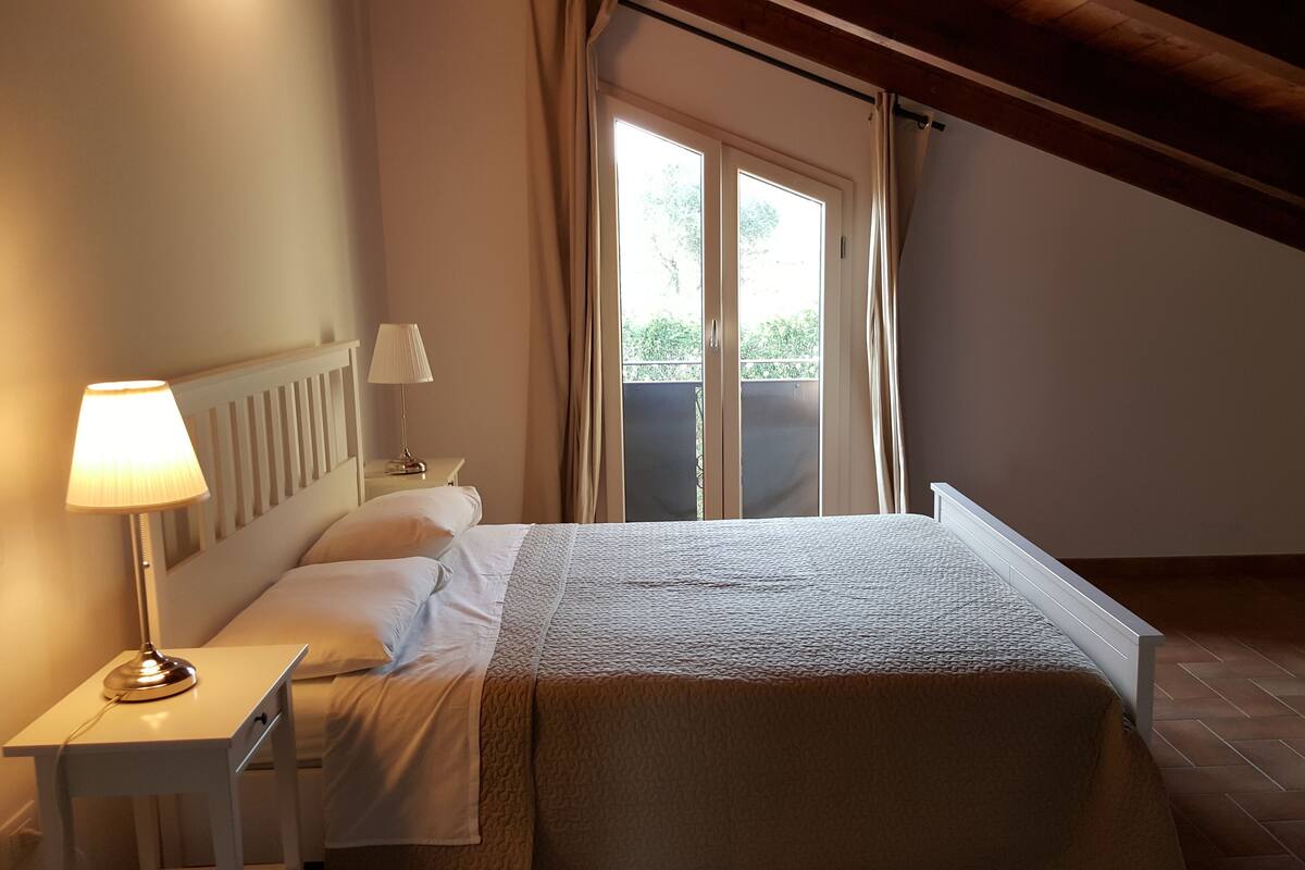 Minibar, Schreibtisch, Zustellbetten, kostenloses WLAN