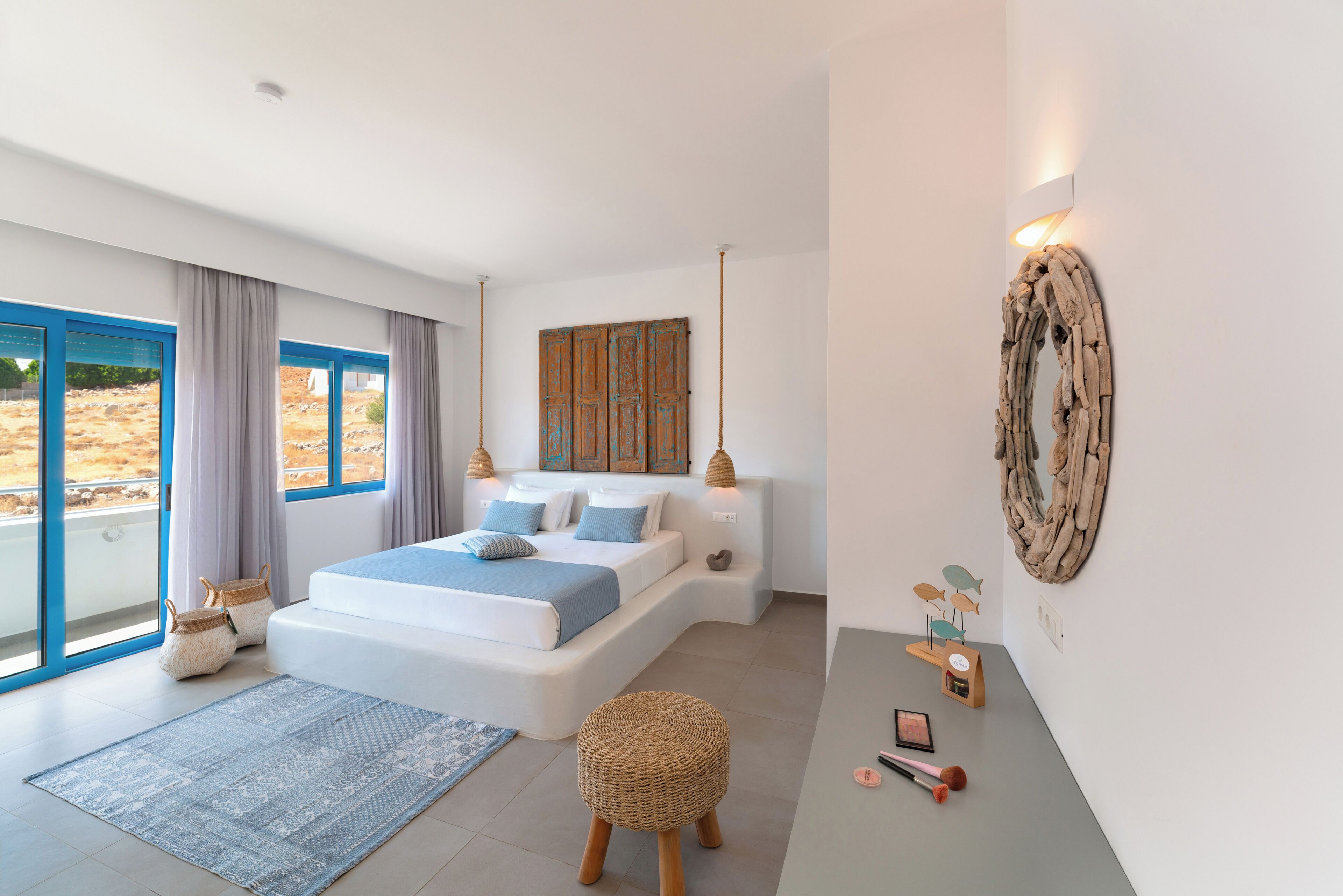 Deluxe Room, Balcony | 1 bedroom, in-room safe, desk, soundproofing