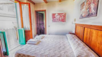 Minibar, in-room safe, desk, soundproofing