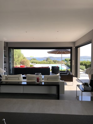Interior - Pinarrellu, Porto-Vecchio,calarossa,Full sea view, 7mn walk to the beach, very quiet. (sainte lucie de porto-vecchio)