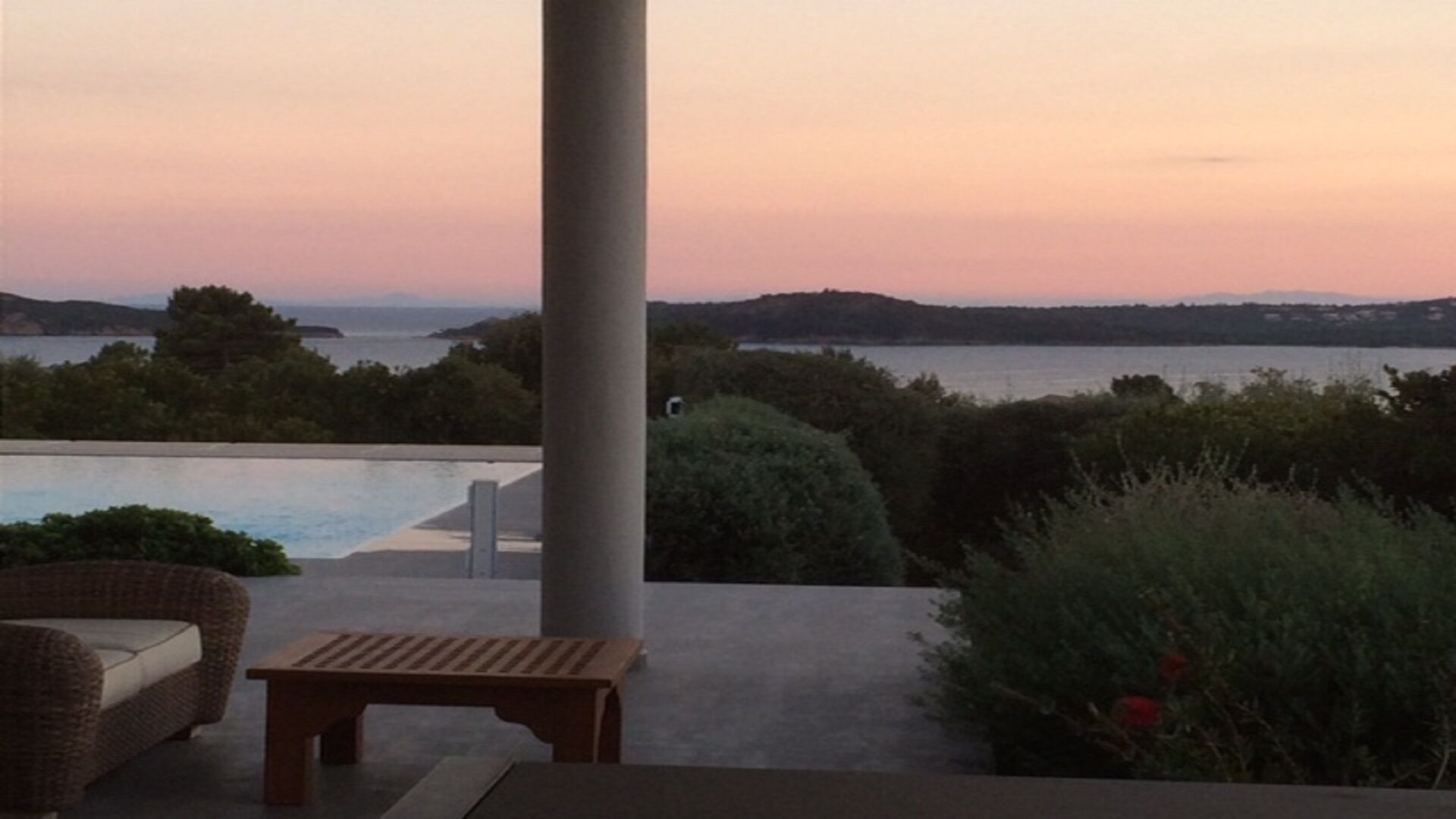 Piscine à débordement