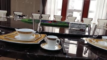 Breakfast, lunch, dinner served; local and international cuisine